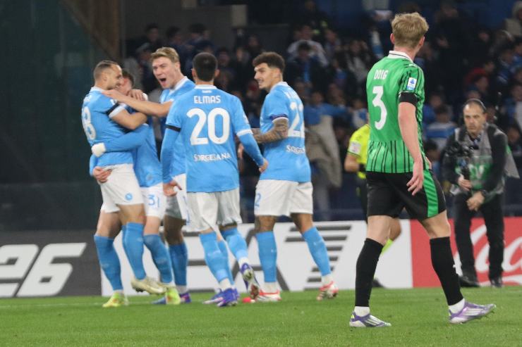 Il gruppo squadra del Napoli in campo