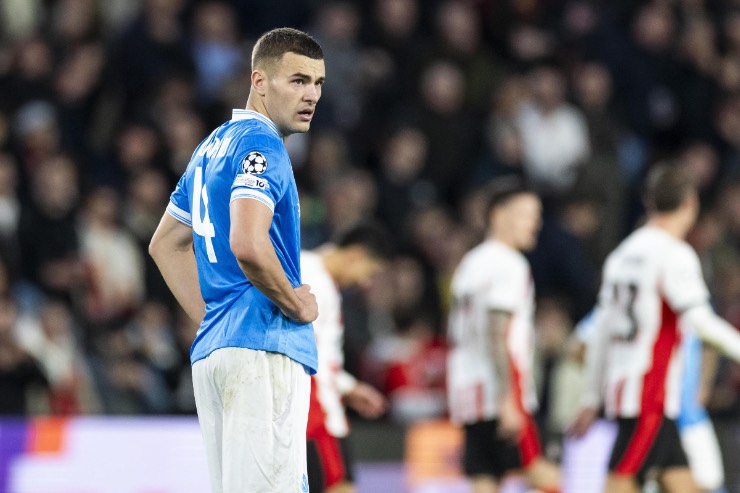 Alessandro Buongiorno in campo contro il PSV. 