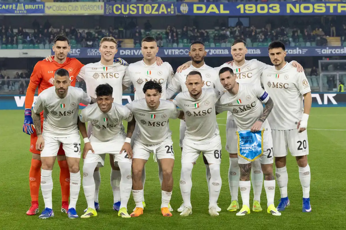 La squadra del Napoli in campo.