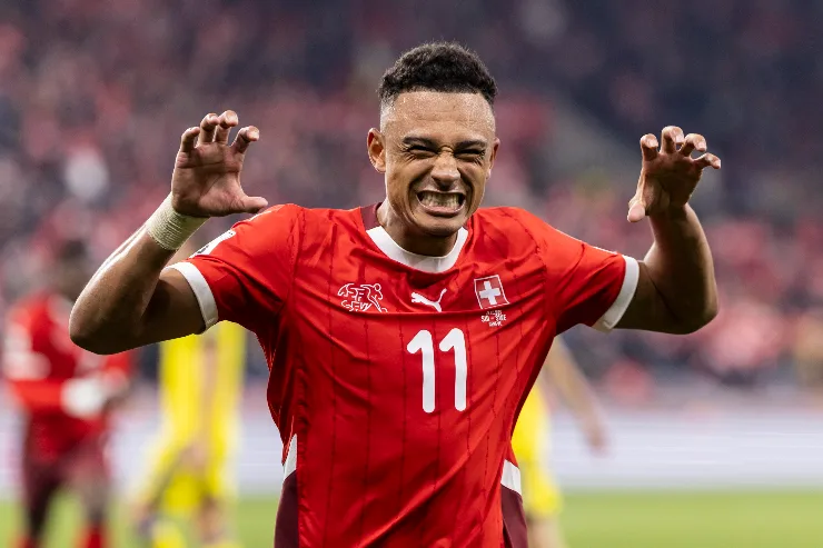 Dan Ndoye con addosso la maglia della Nazionale svizzera