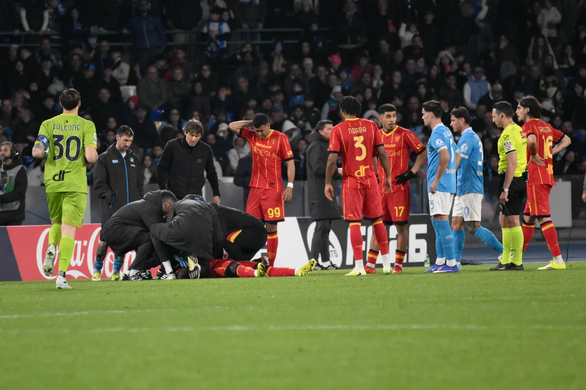L'apprensione in campo al Maradona dopo il malore di Banda