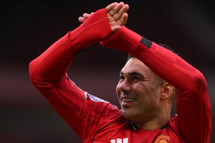 Casemiro esulta al gol con lo United