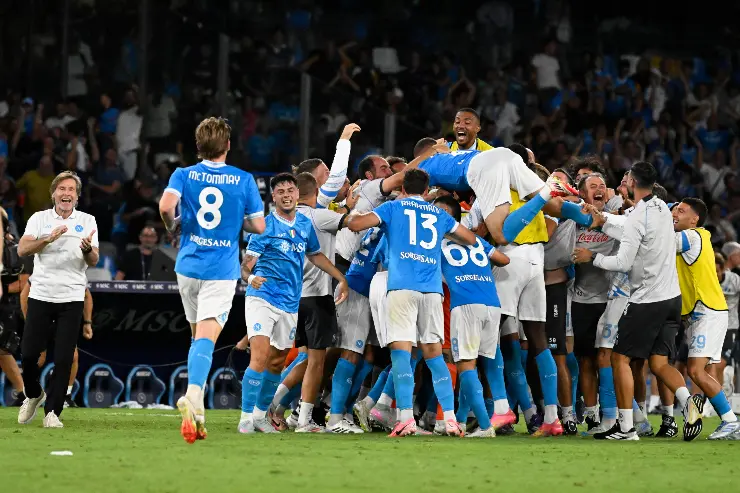 Il Napoli esulta dopo un gol