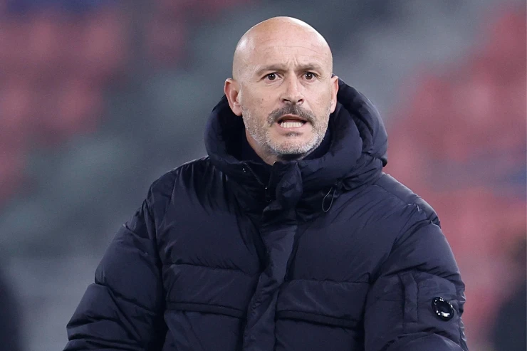 Italiano in panchina durante una partita del Bologna