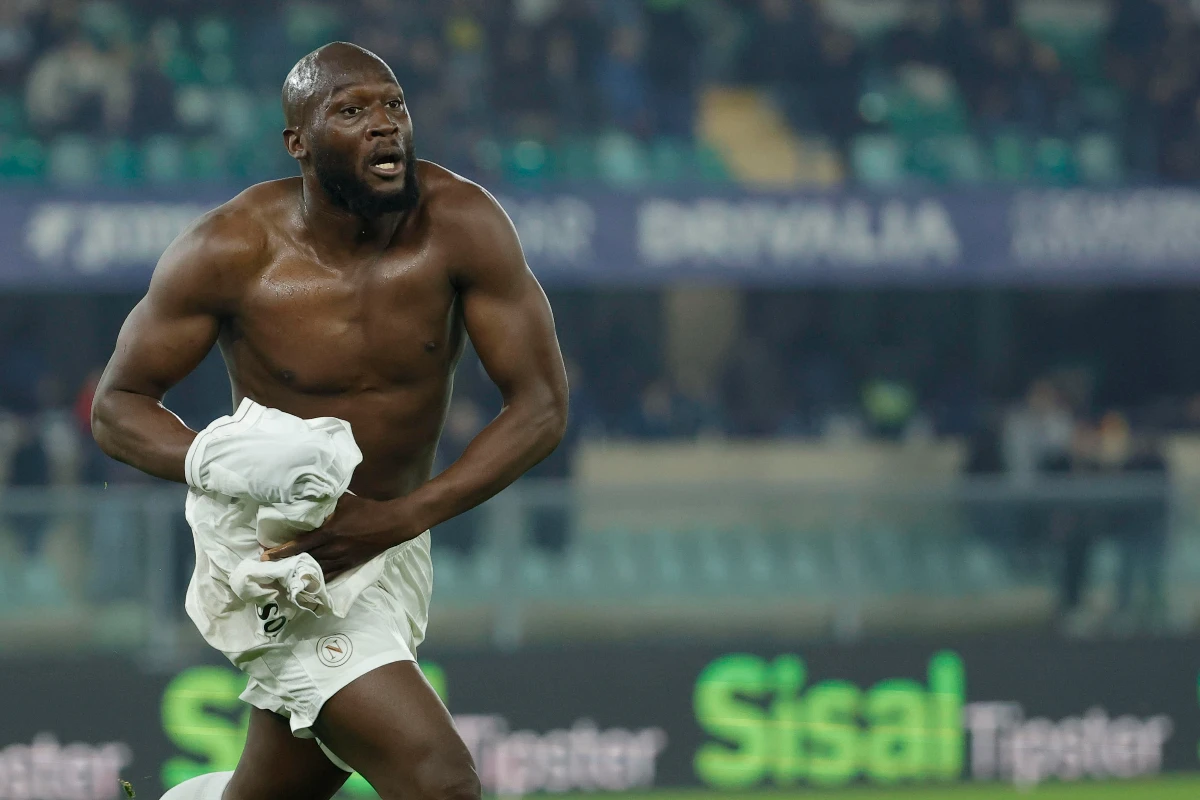 Romelu Lukaku in azione con la maglia del Napoli durante una partita