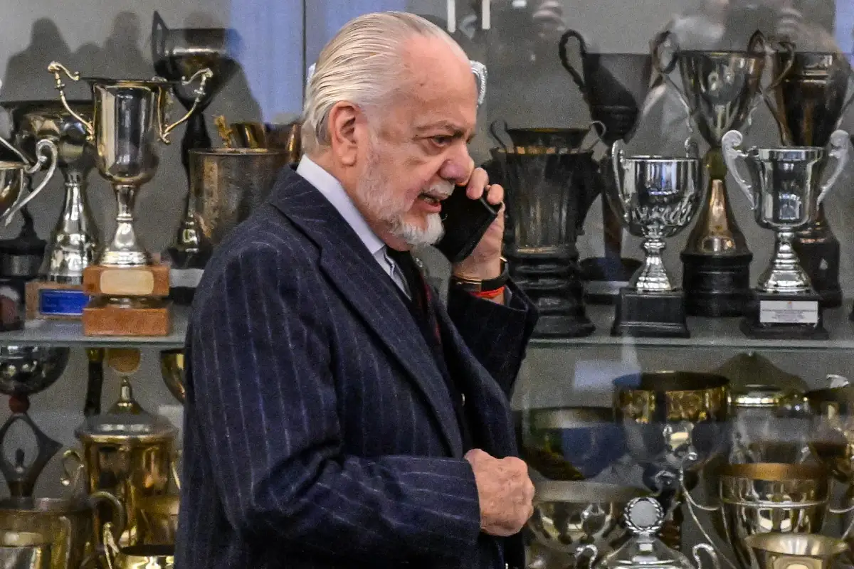 Aurelio De Laurentiis al telefono per il Napoli