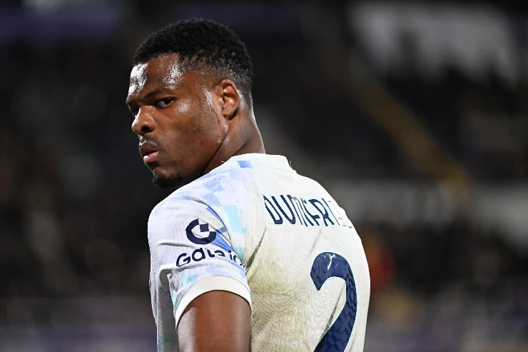 Dumfries in campo con la maglia dell'Inter