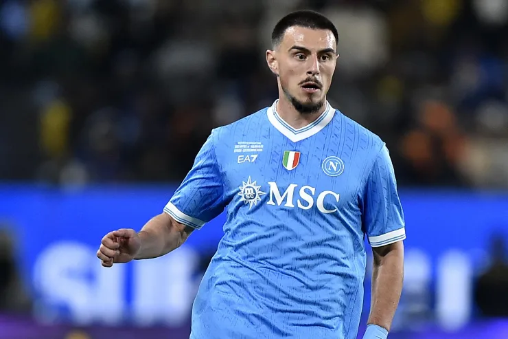 Elmas in campo con la maglia del Napoli
