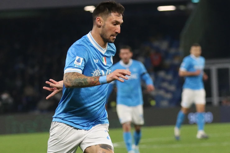 Matteo Politano in campo con il Napoli