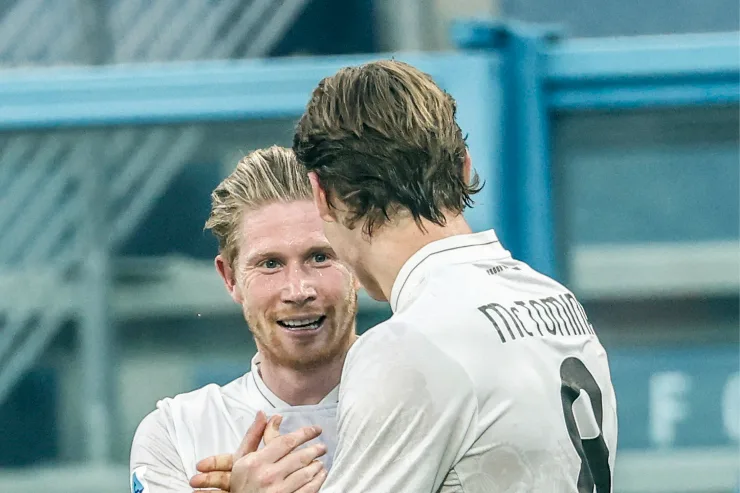 McTominay e De Bruyne esultano insieme dopo un gol del Napoli