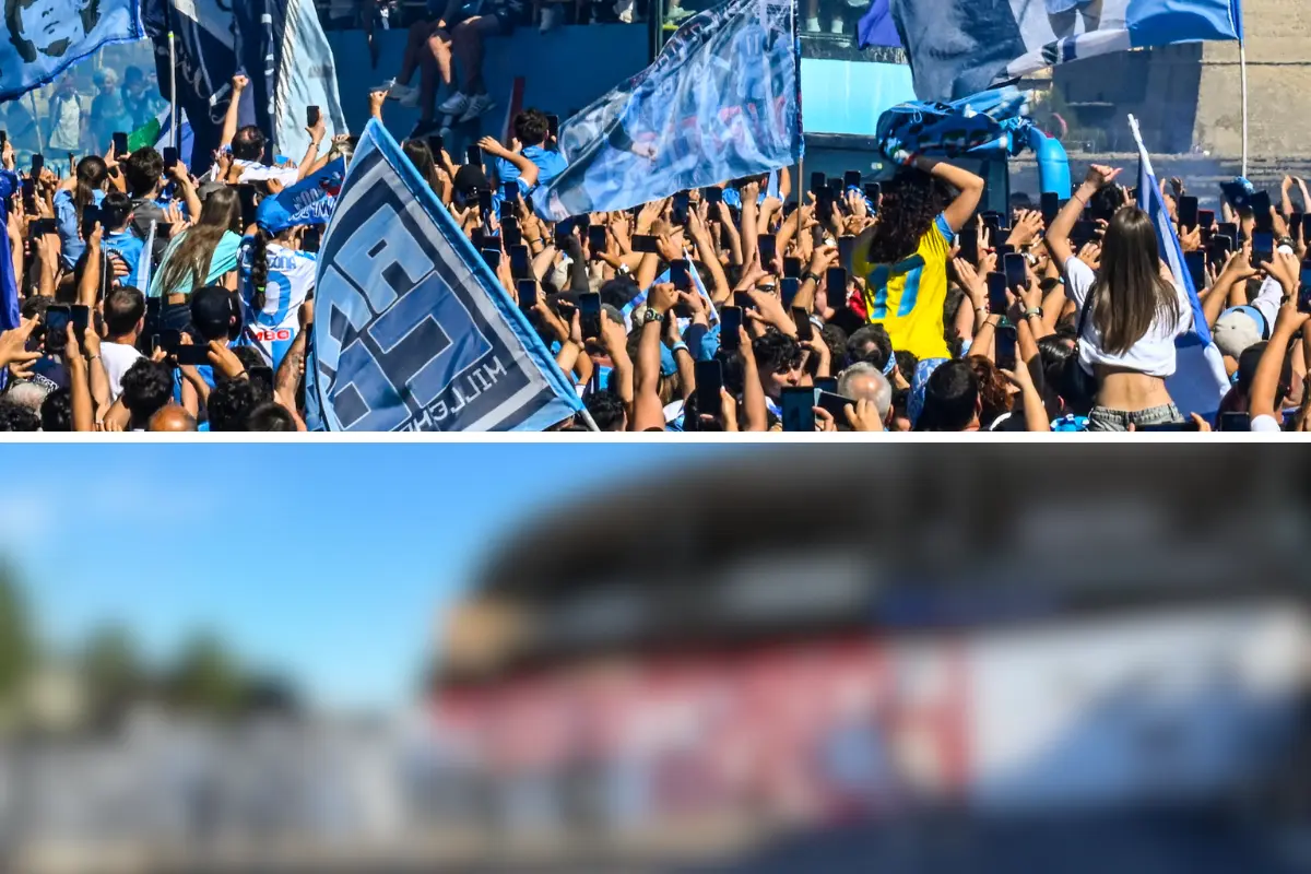Tifosi del Napoli con striscioni di protesta contro i divieti di trasferta al Maradona