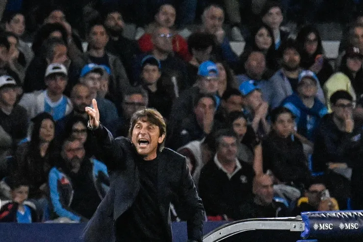 Antonio Conte, allenatore del Napoli, nel corso del match contro il Bologna
