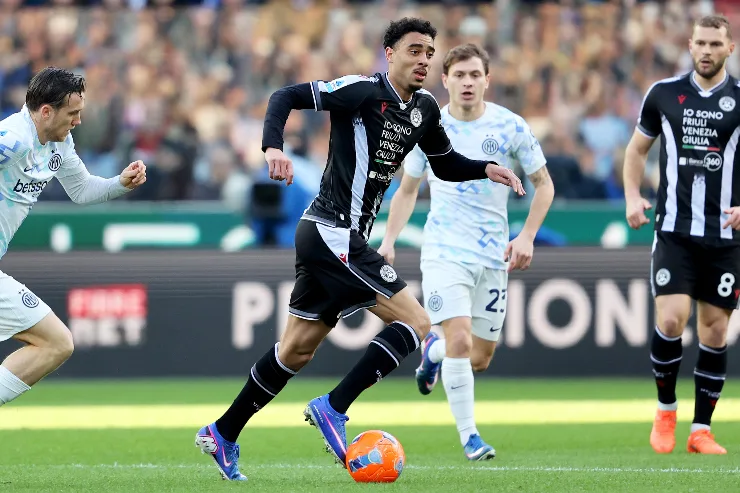 Arthur Atta, centrocampista dell'Udinese, nel corso del match contro l'Inter