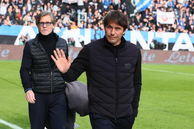 Conte saluta i tifosi prima del match