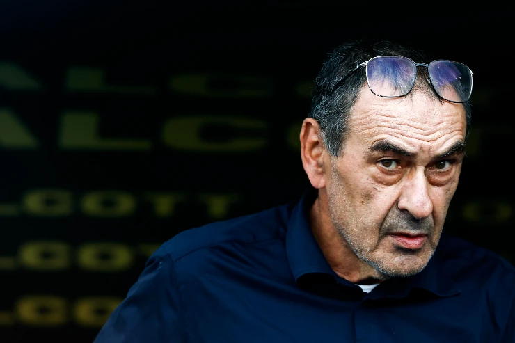 Maurizio Sarri, allenatore della Lazio, in panchina nel corso di un match di campionato