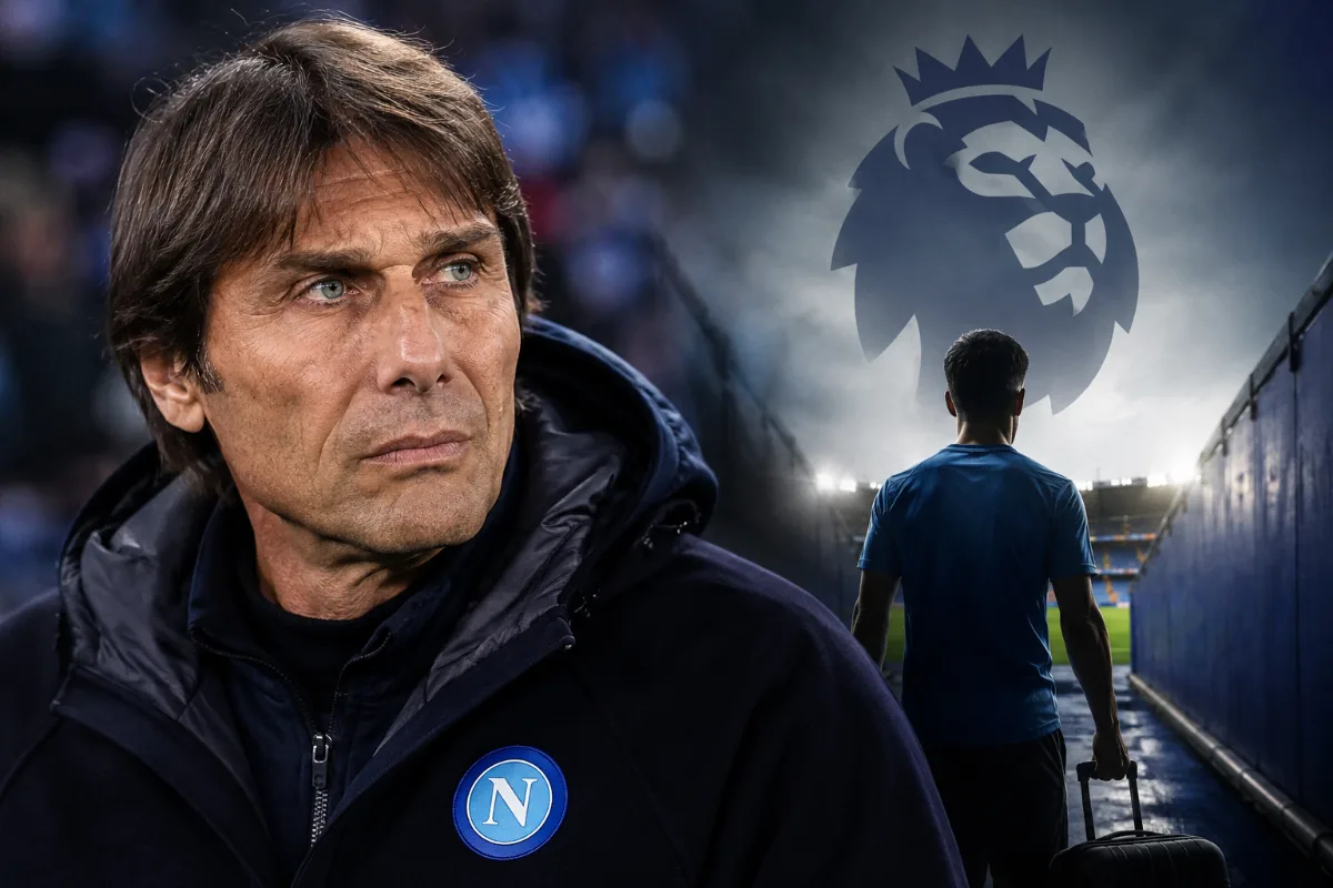 Antonio Conte, allenatore del Napoli, in giacca con logo SSC Napoli