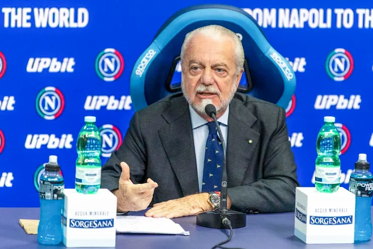 Aurelio De Laurentiis durante una conferenza stampa al San Paolo