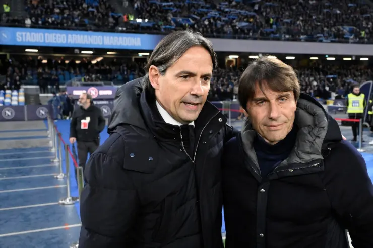 Simone Inzaghi e Antonio Conte insieme sugli spalti dello Stadio Diego Armando Maradona