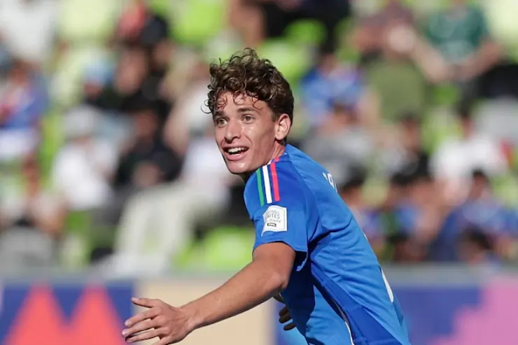 Andrea Natali con la maglia azzurra dell'Italia U20 durante una partita