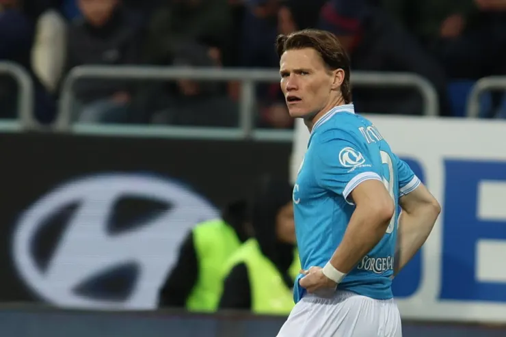 Scott McTominay in maglia azzurra del Napoli durante una partita