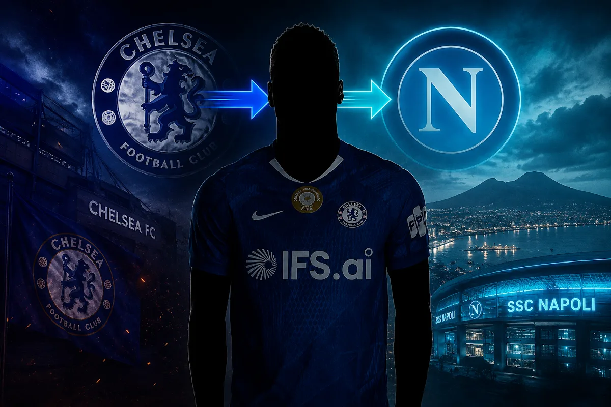 Badiashile in maglia Chelsea tra i loghi di Chelsea e Napoli, con lo stadio San Paolo sullo sfondo