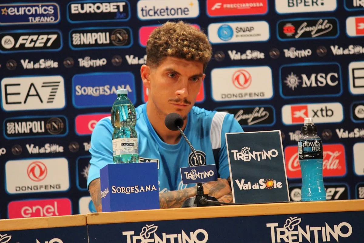 di lorenzo a vita al napoli annuncio da brividi in conferenza stampa da Spazionapoli.it di lorenzo a vita al napoli annuncio da brividi in conferenza stampa