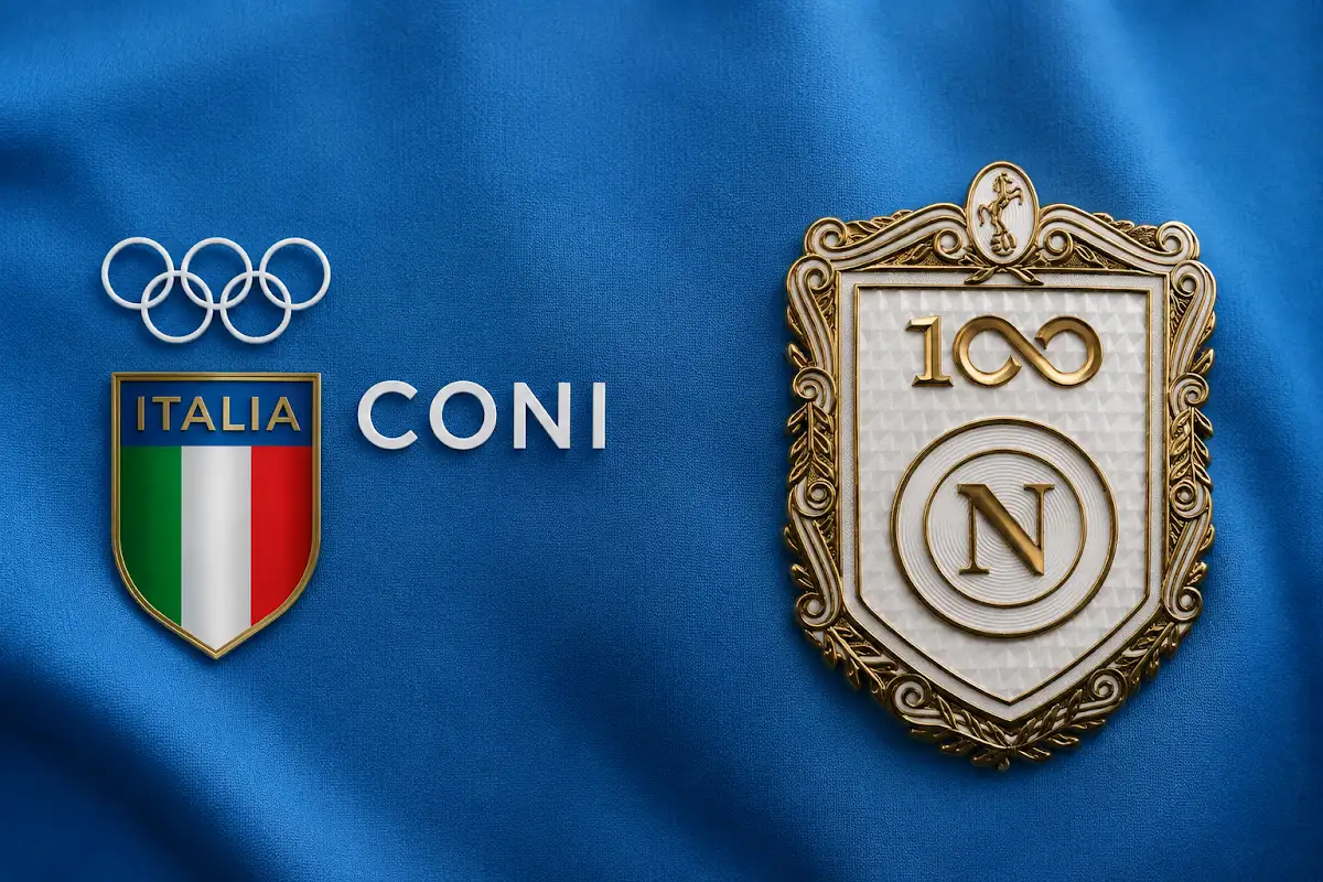 Stemma del Napoli con celebrazione centenario CONI: logo Italia, anelli olimpici e medaglia commemorativa 100 anni