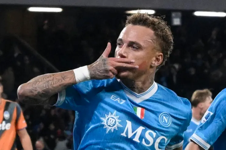 Noa Lang con la maglia del Napoli, esultanza durante la partita