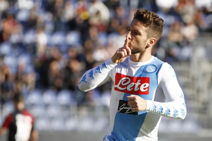 Dries Mertens esulta con gesto di gioia durante una partita del Napoli