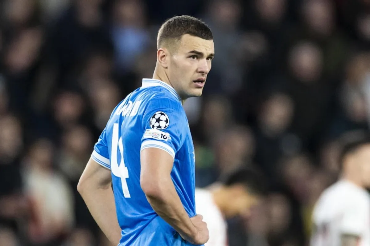 Alessandro Buongiorno in maglia Napoli blu durante una partita