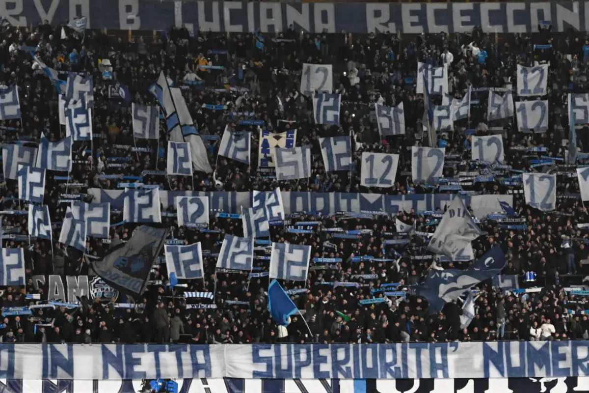 Napoli-Roma, volantini della Curva B: "La società ce lo ha vietato", di cosa si tratta - FOTO