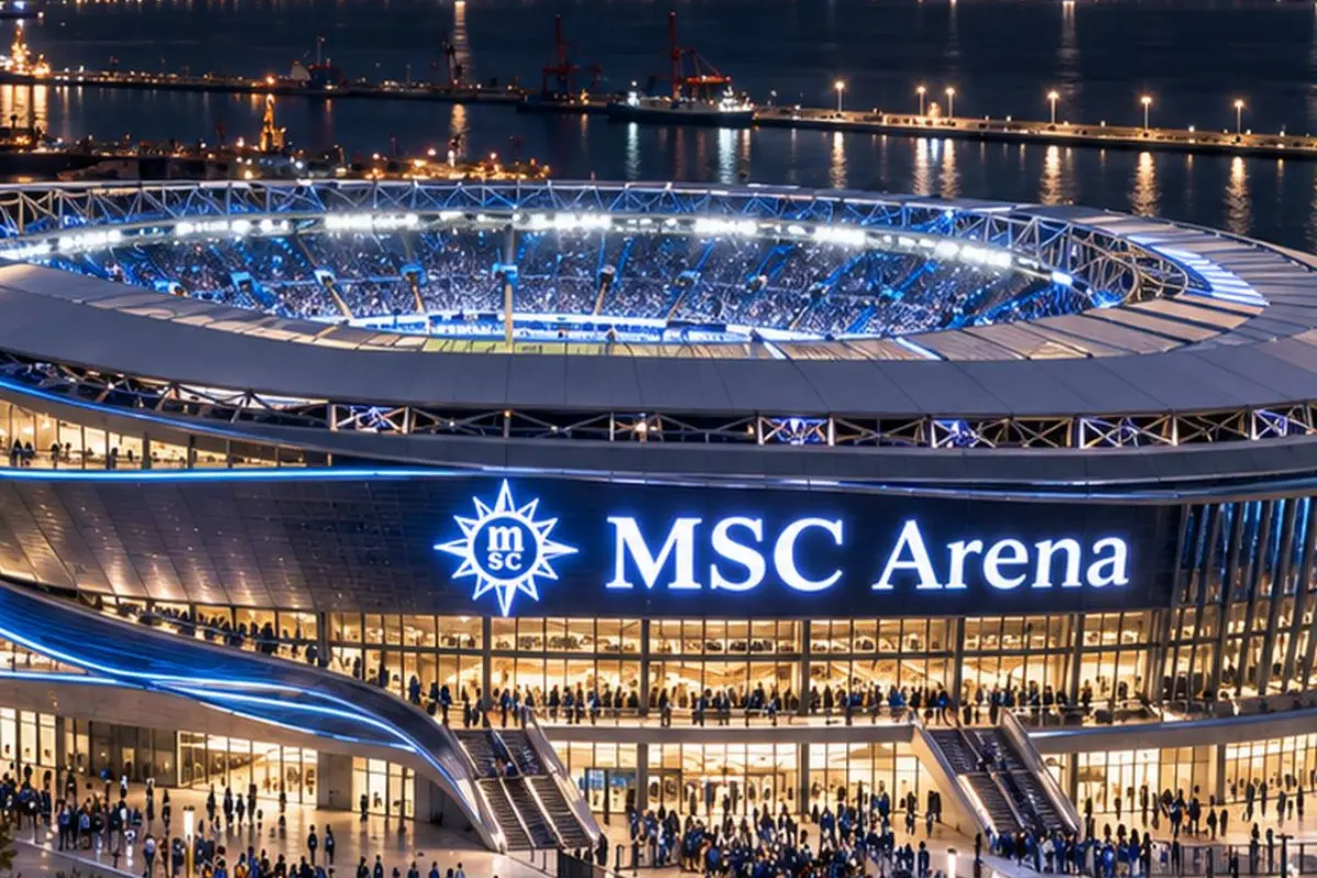 Rendering notturno dello stadio con la scritta MSC Arena e il logo MSC sulla facciata, affacciato sul porto